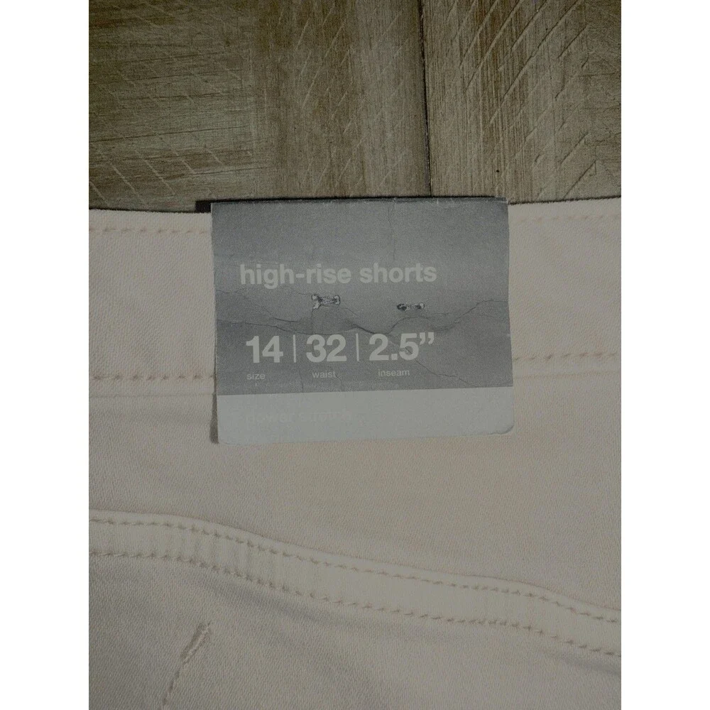 NWT Mossimo High Rise 2.5” Shorts Power Stretch Pink Denim Women’s Size 14/32